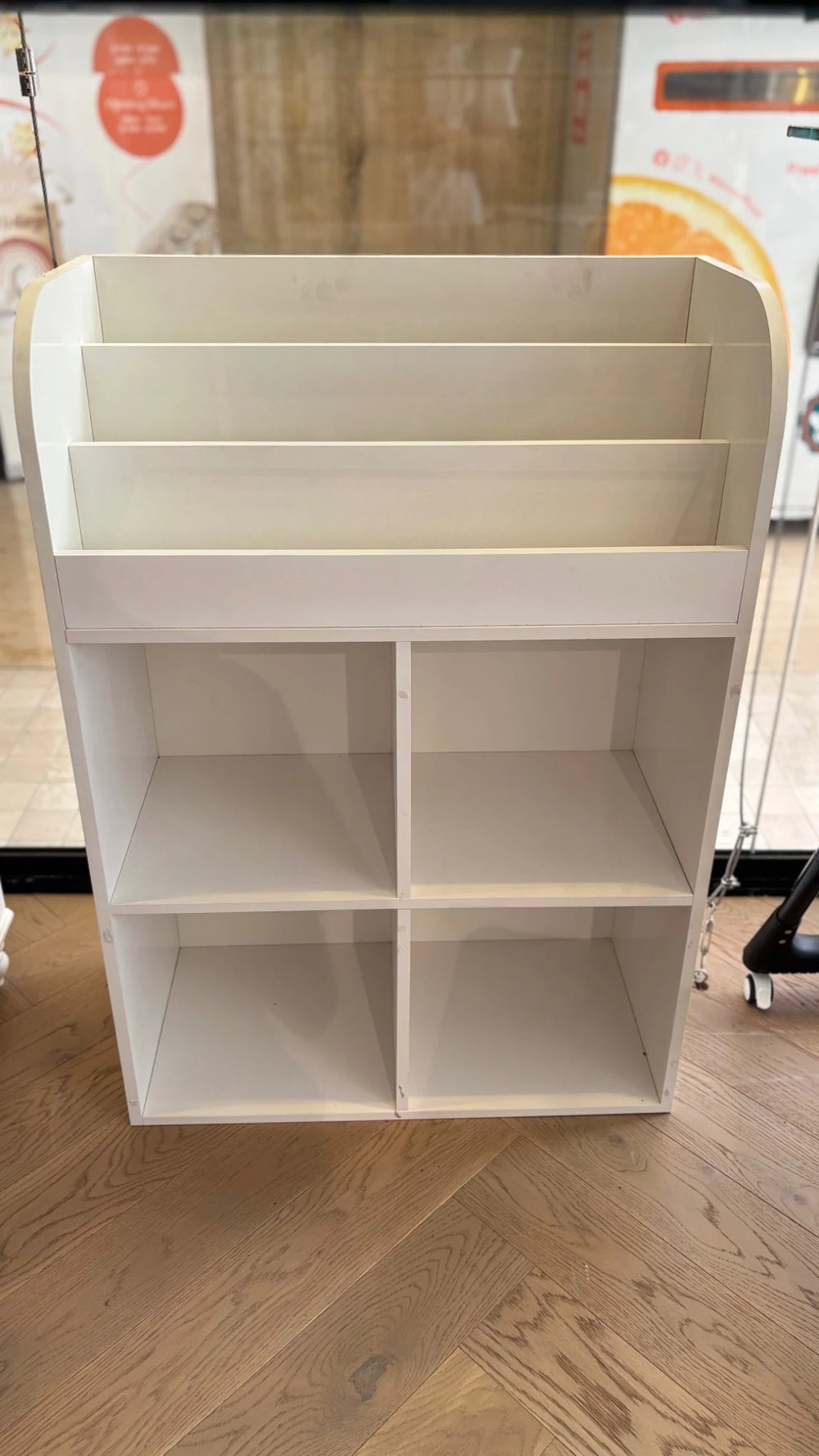FIJN Kids Tall Magazine Rack (Display Unit)