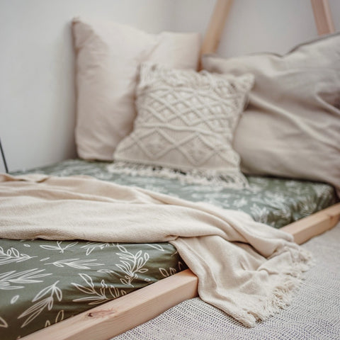 lullypop Fitted Sheet - Leaves (Multiple Sizes)